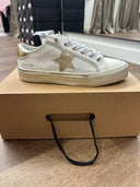 Vintage Havana Alive sneaker in white and gold